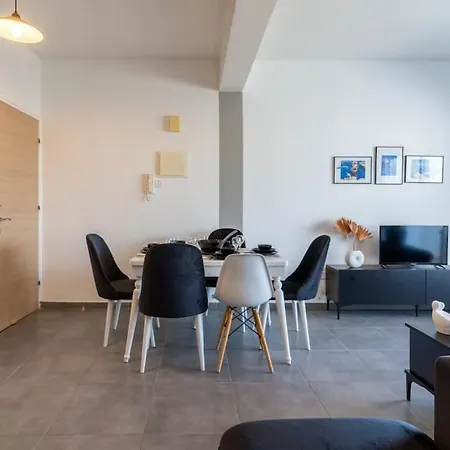Ruby's 2-bedroom In Apartamento Lárnaca